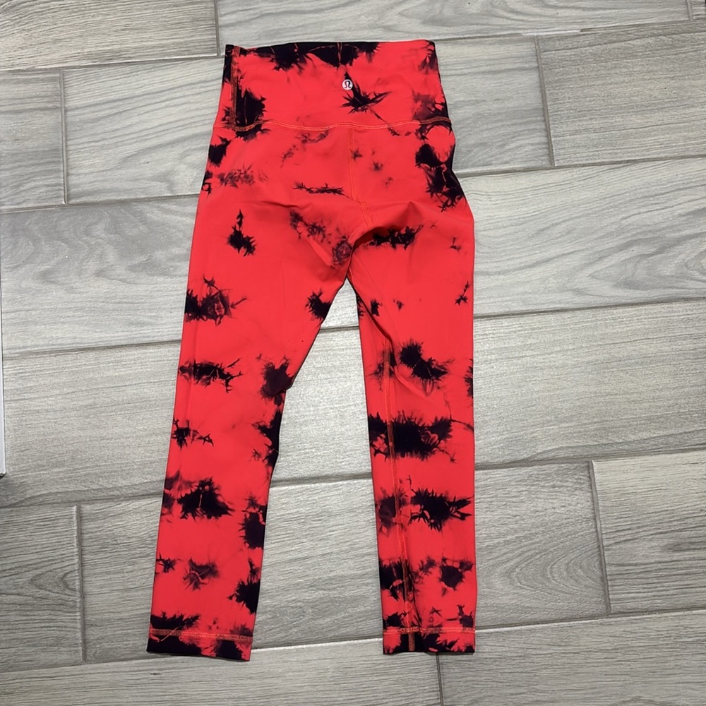 LULULEMON Leggings - Red and Black